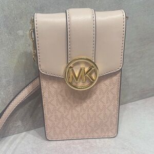 Michael Kors Carmen Phone Crossbody Bag Powder Blush Logo With Gold Chain Strap